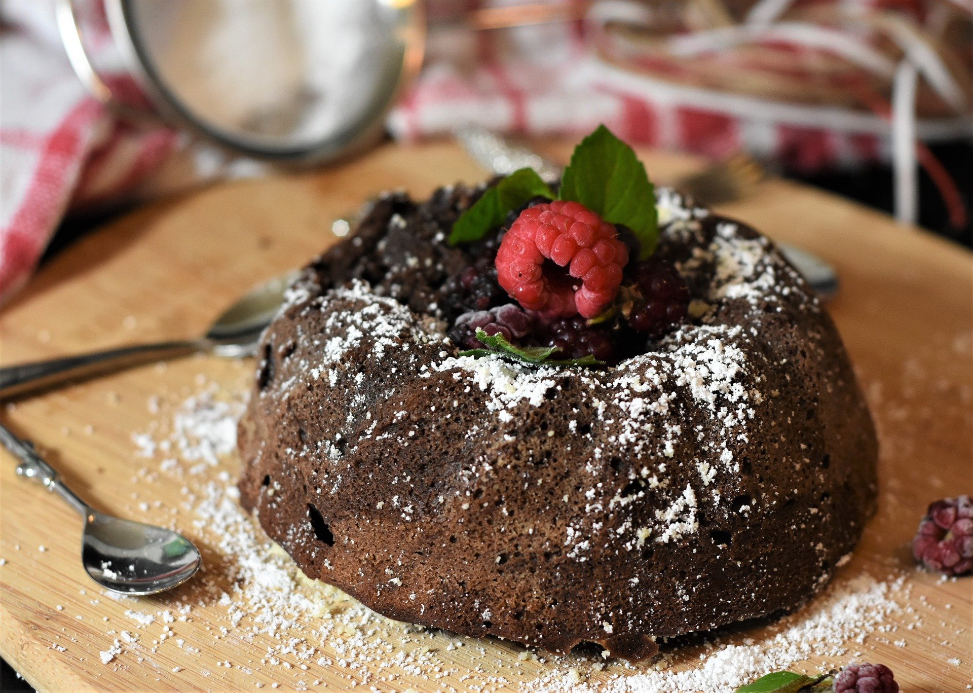 Vegan, Schokoladig und Zeitlos: leckerer Schokokuchen für Jedermann